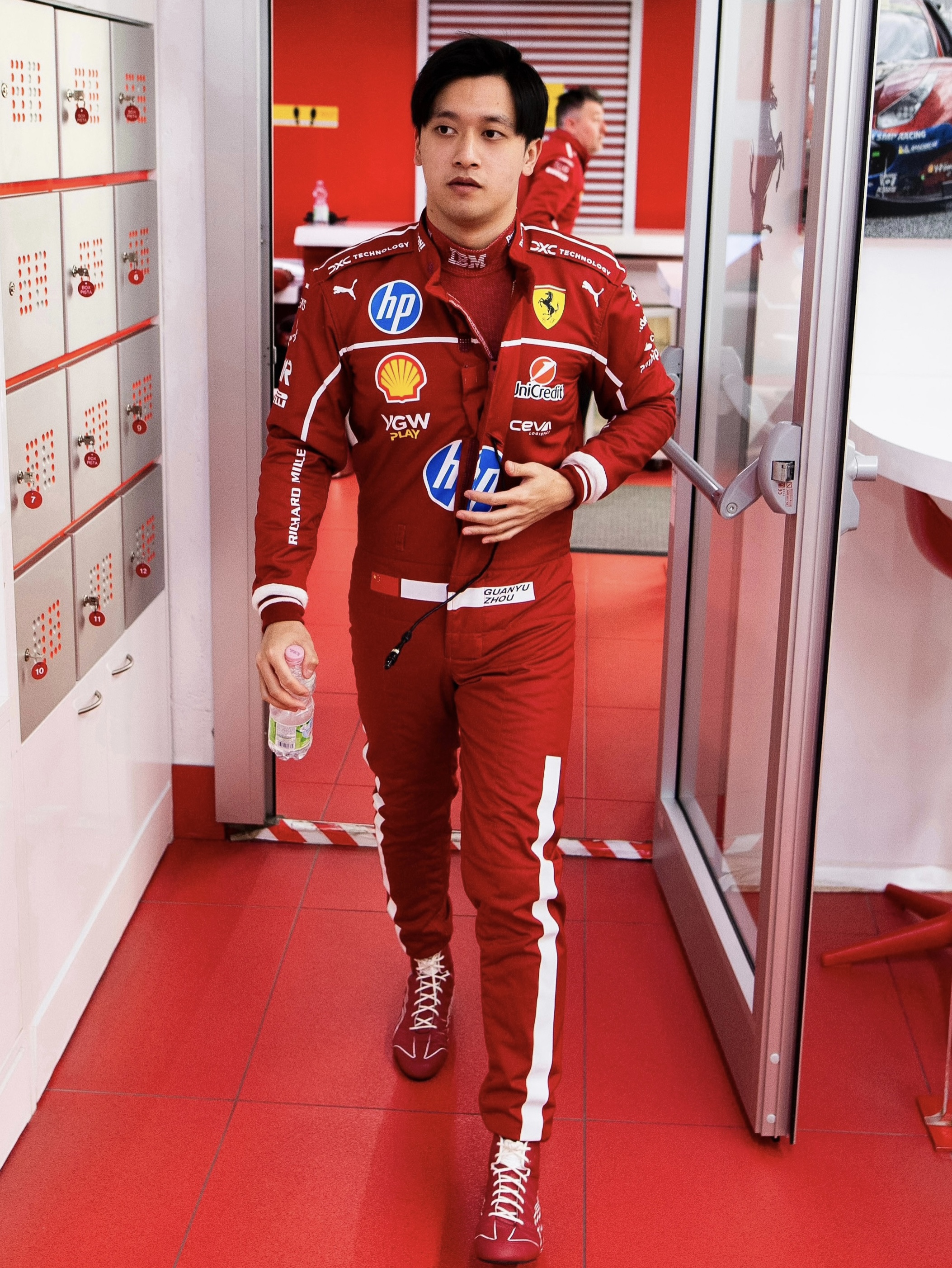 红牛车队翻盘哈斯车队，周冠宇惊艳四座