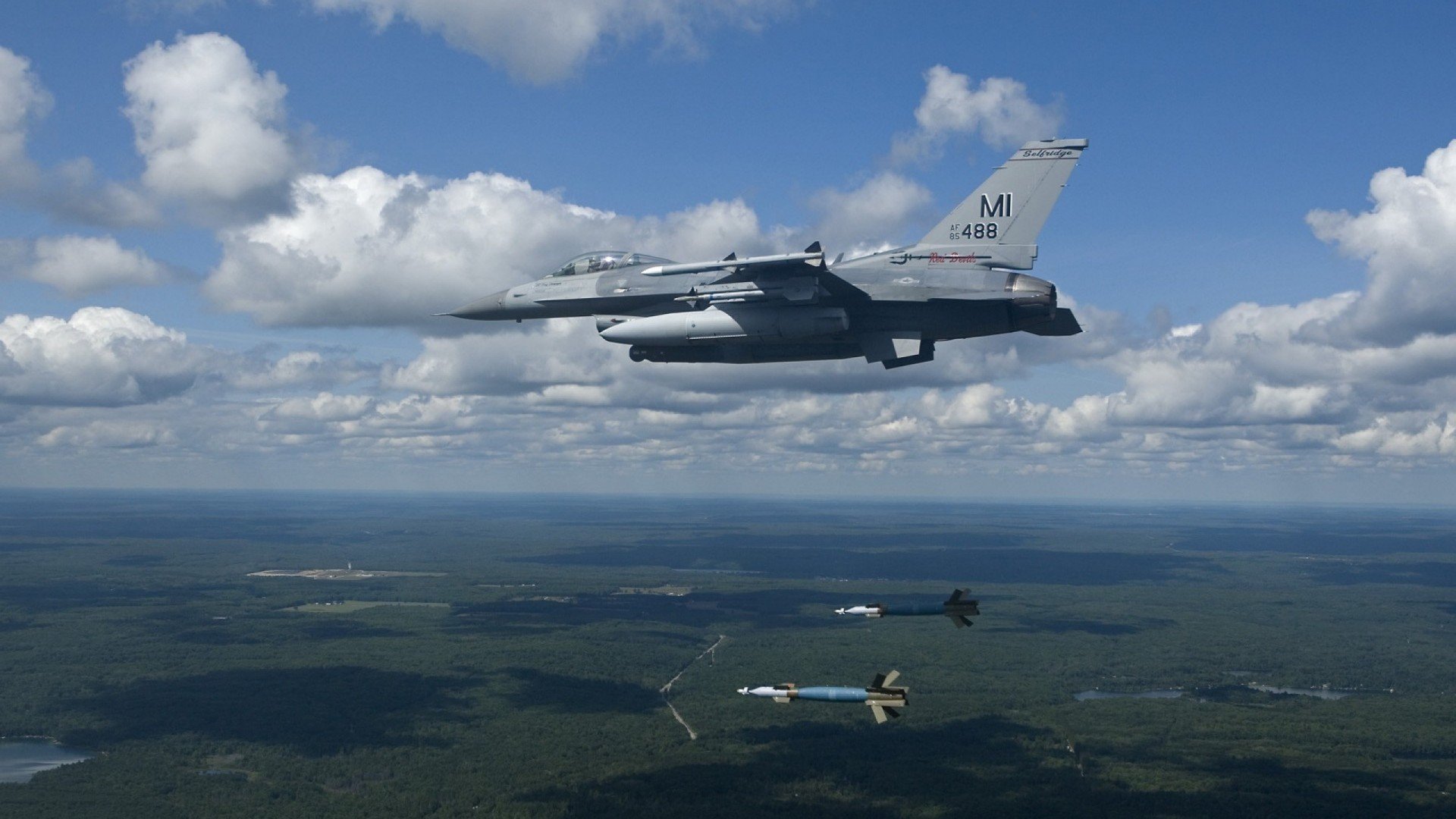 极速狂飙与绿茵魔术，当F1揭幕战邂逅迪巴拉满分之夜